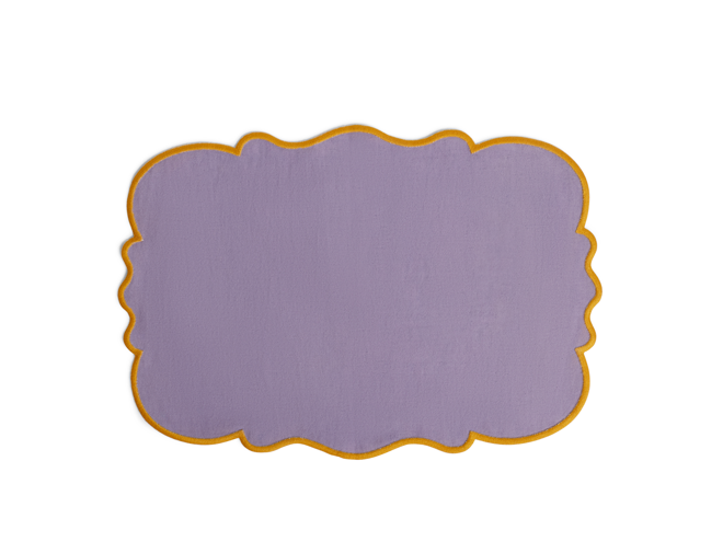 Set 2 scalloped placemats