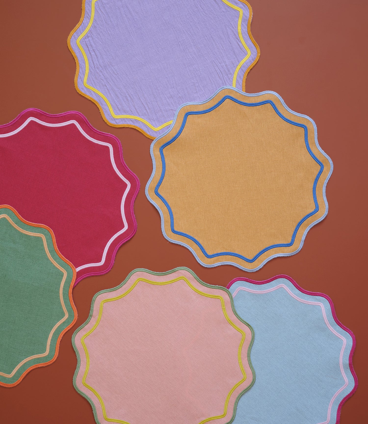 Set 2 Scalloped Placemats