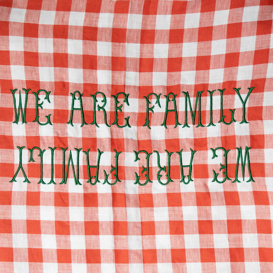 Tovaglia We Are Family