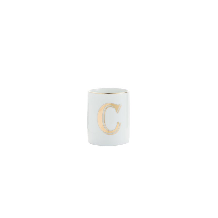 Bicchiere in porcellana con decalco dorato lettera C